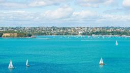 Find cheap flights from Santiago to Auckland