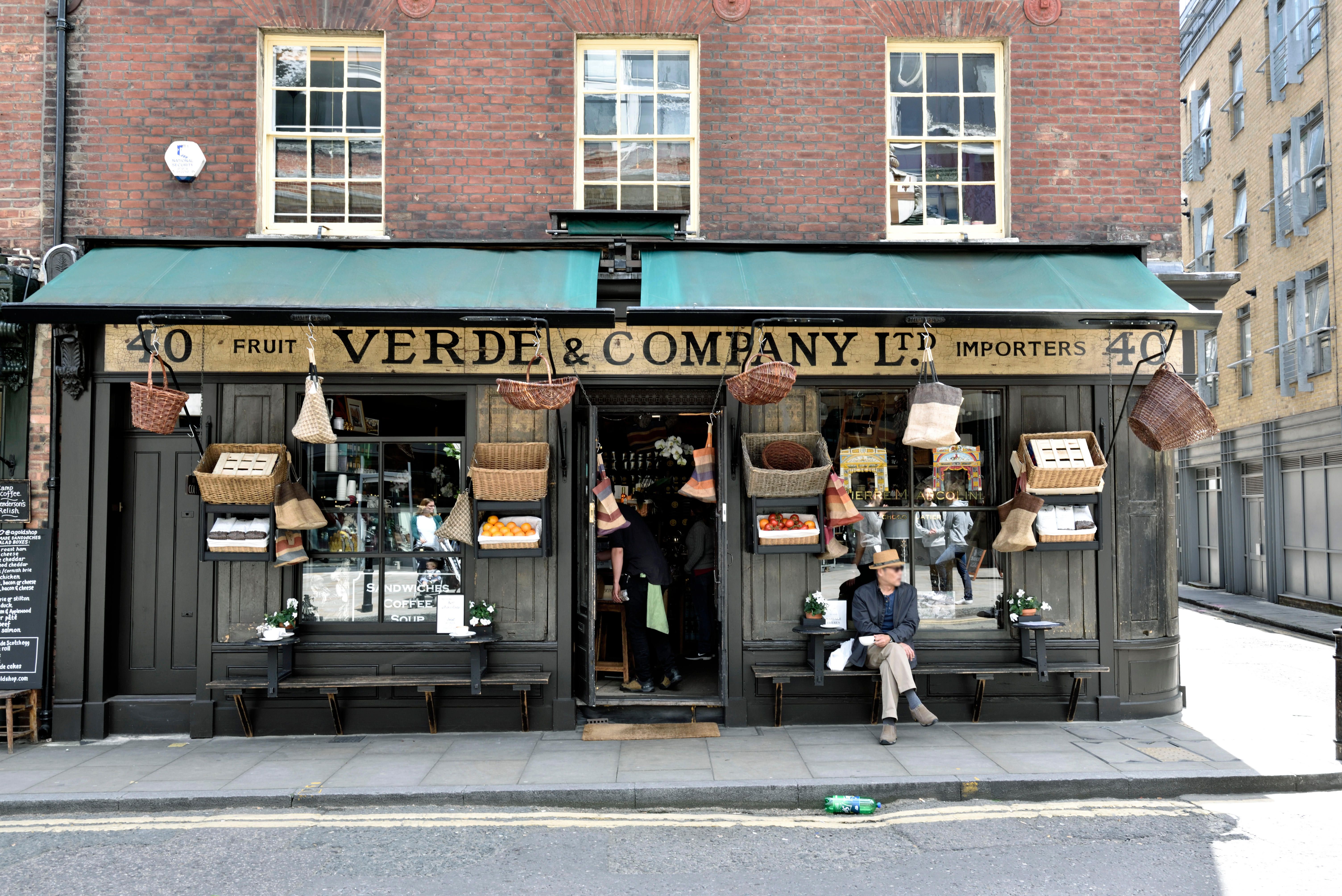 Find cheap flights from Auckland to London Gatwick