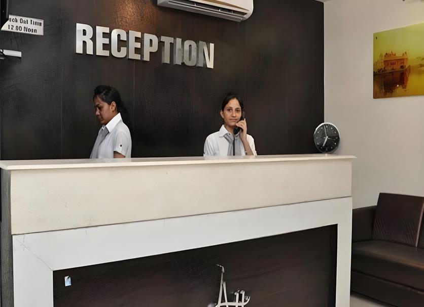 Front desk Photo