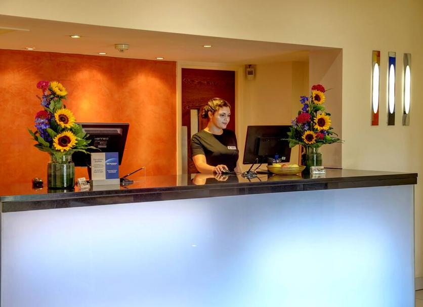 Front desk Photo