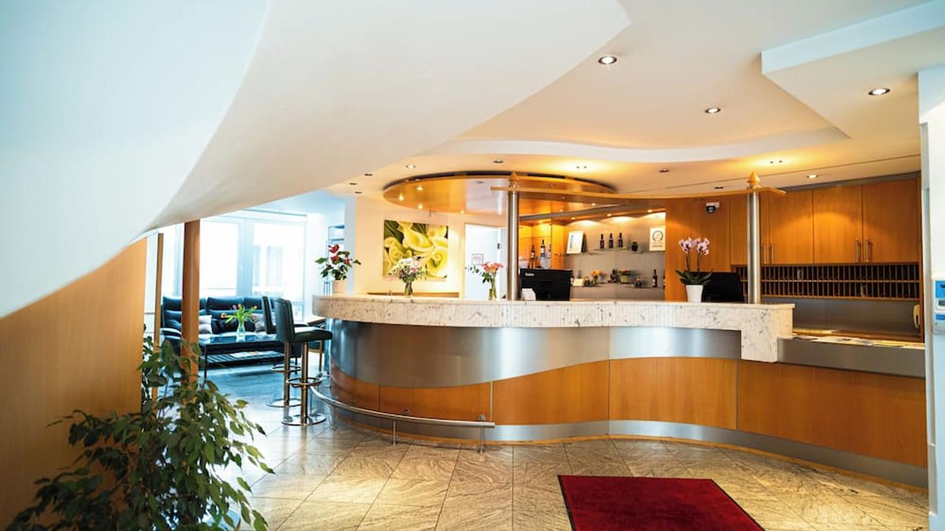 Hotel Am Schlosspark , Wiesbaden
