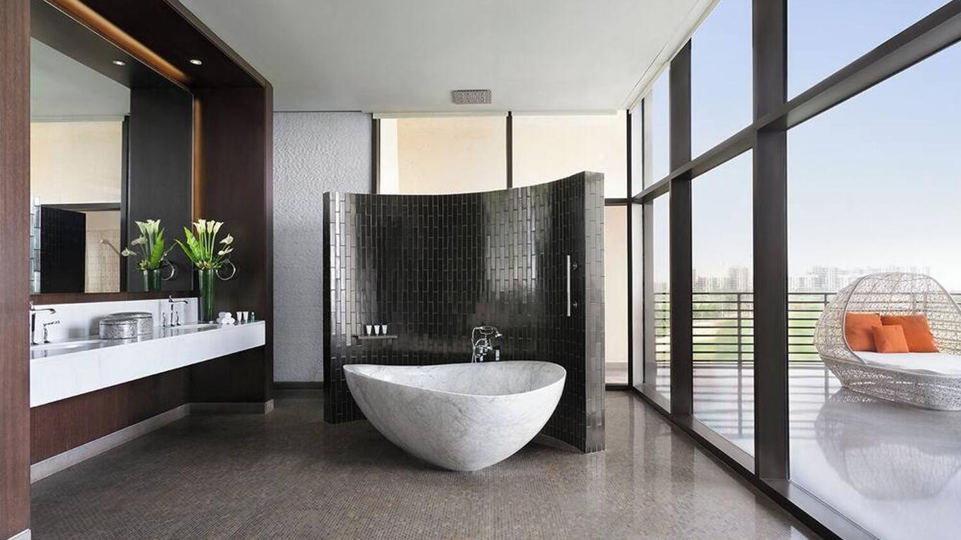 VOGO Abu Dhabi Golf Resort & Spa