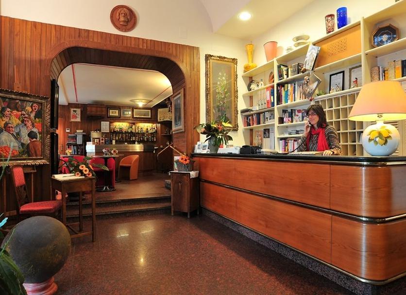 Front desk Photo