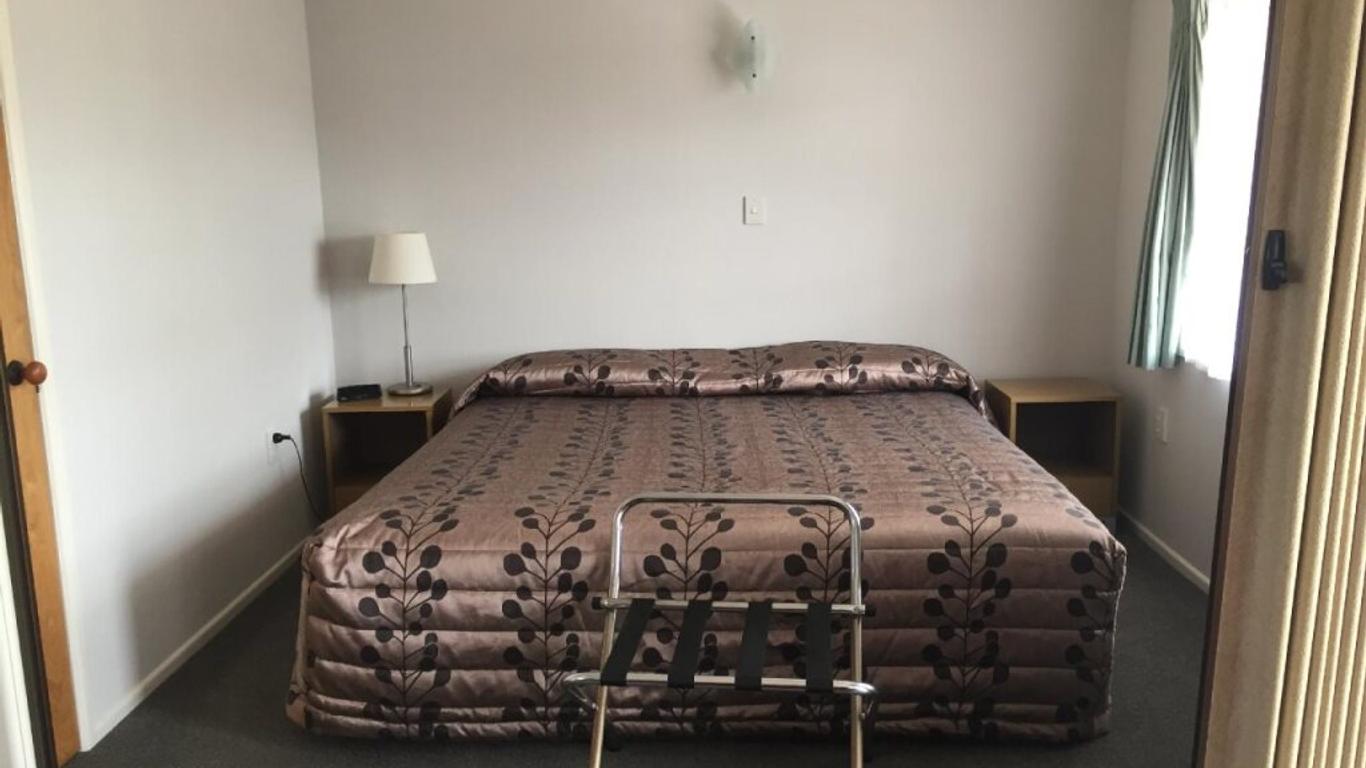Cypress Court Motel