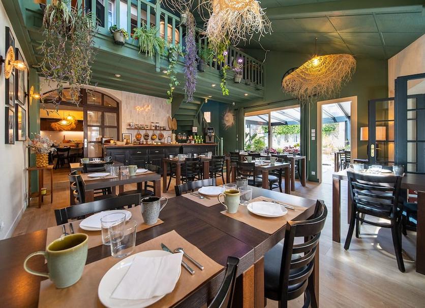 Restaurant Photo