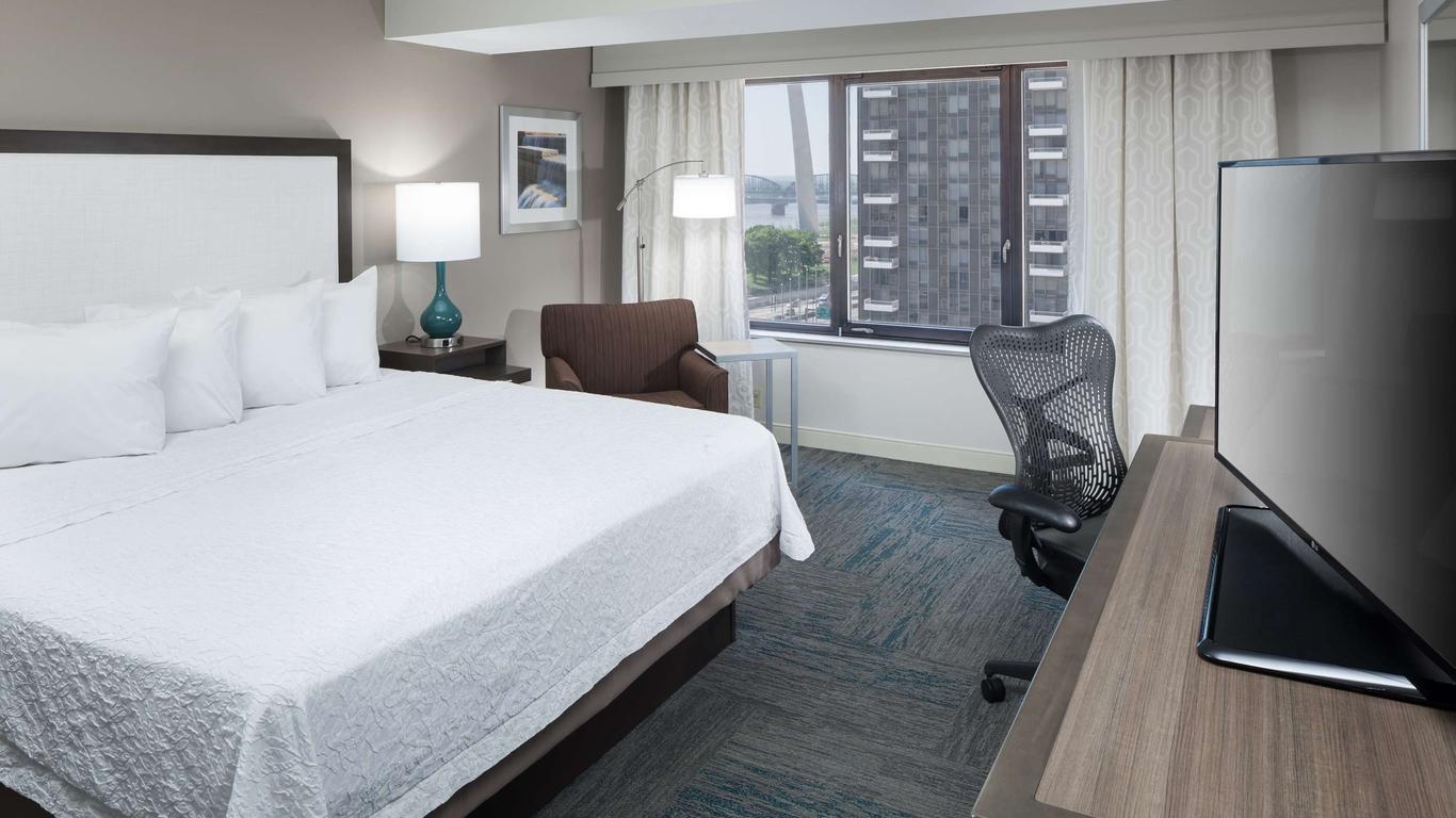 Hampton Inn Gateway Arch Downtown