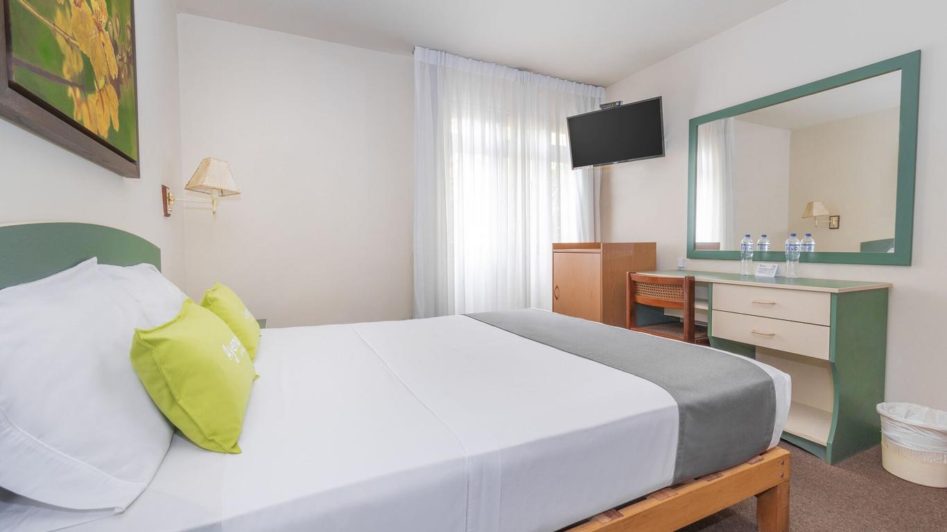 Hotel San Isidro Inn