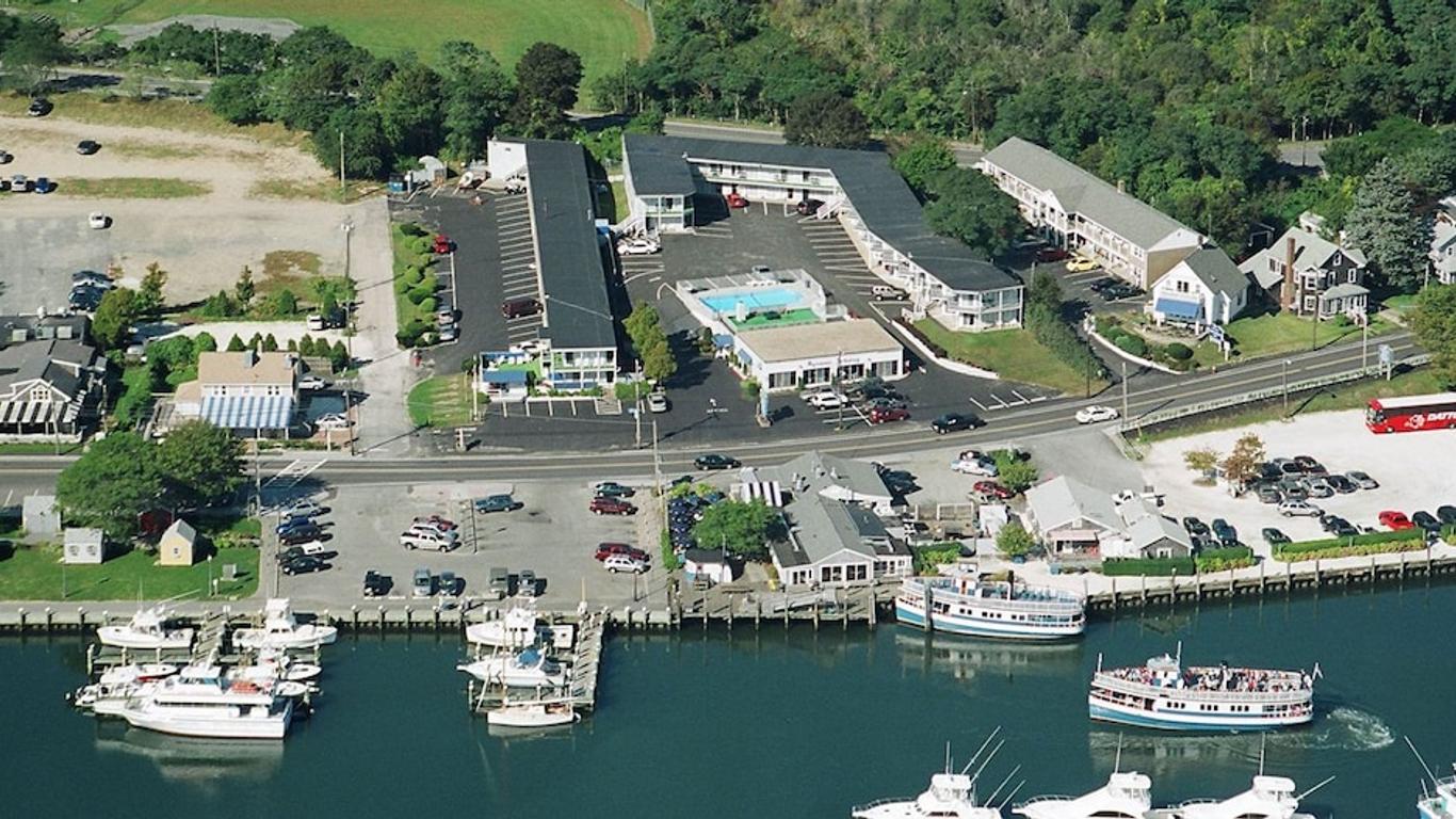 Hyannis Holiday Motel