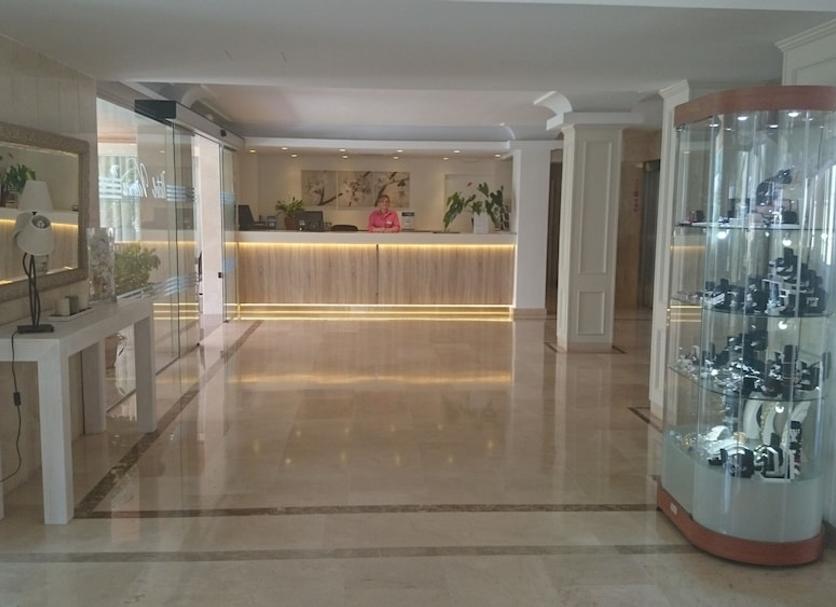 Front desk Photo