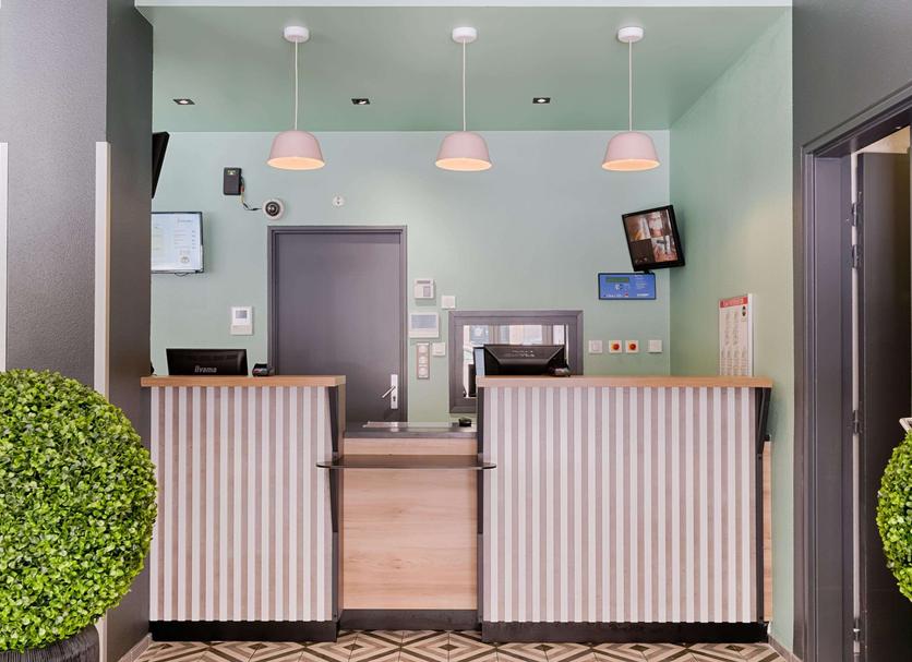 Front desk Photo