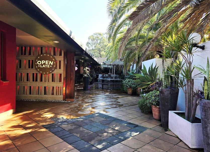 Hotel entrance Photo