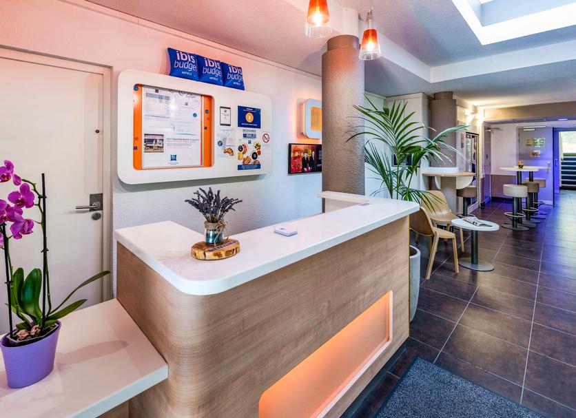 Front desk Photo