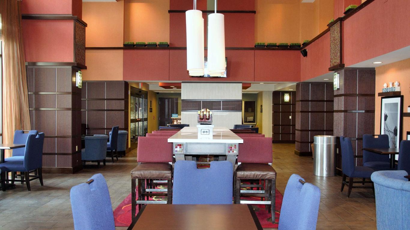 Hampton Inn & Suites Cincinnati / Uptown - University Area