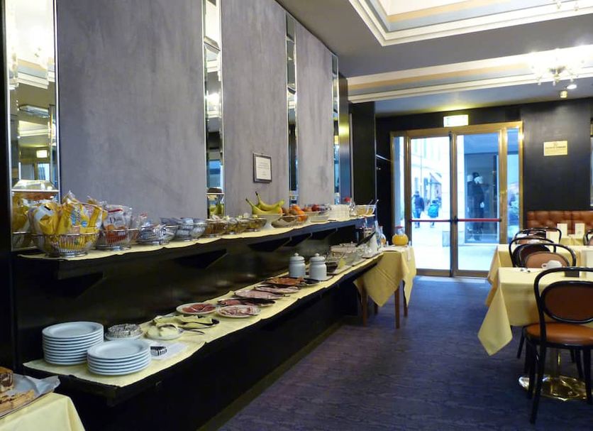 Buffet Photo
