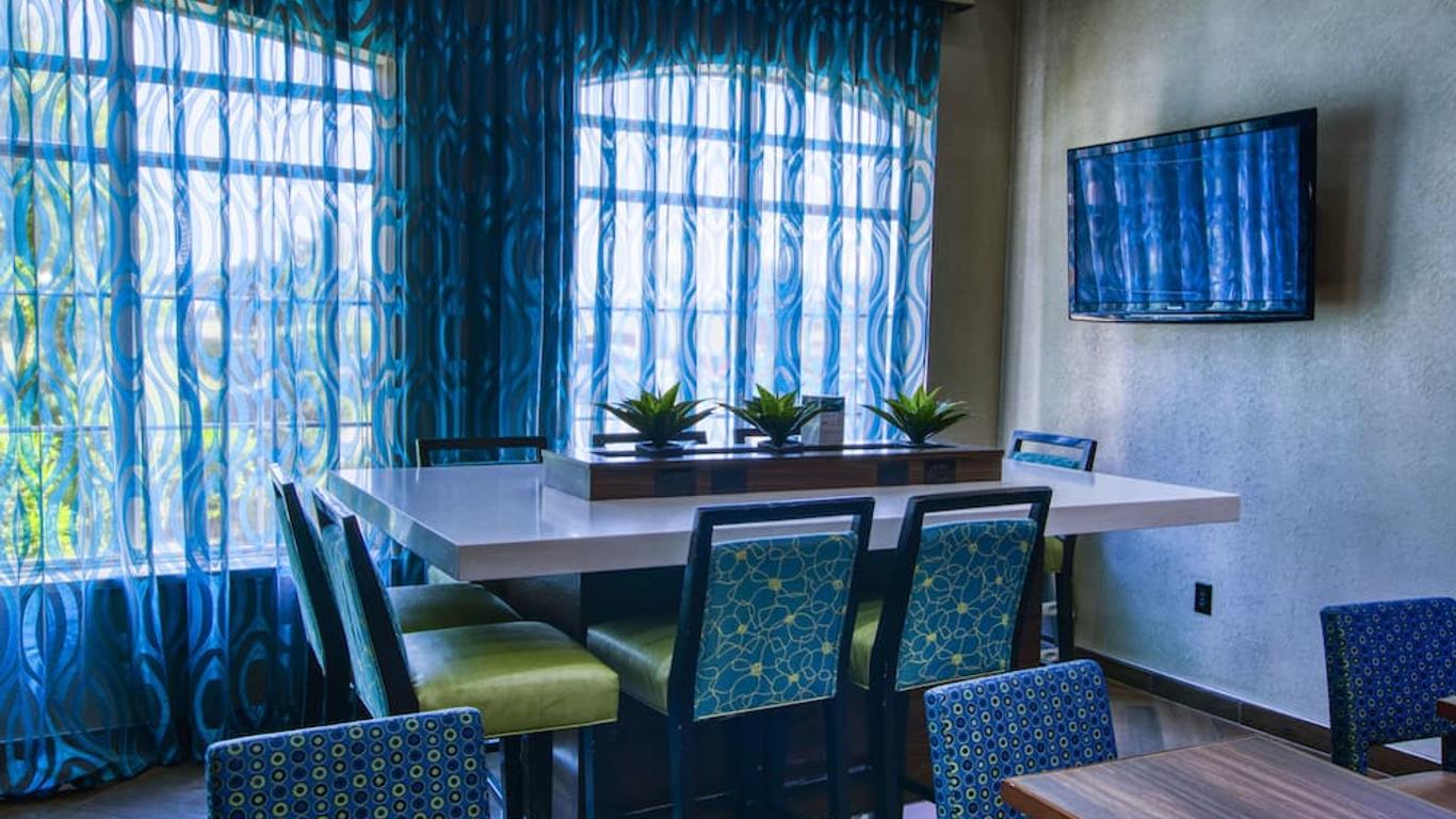 Comfort Suites Waco North - Near University Area