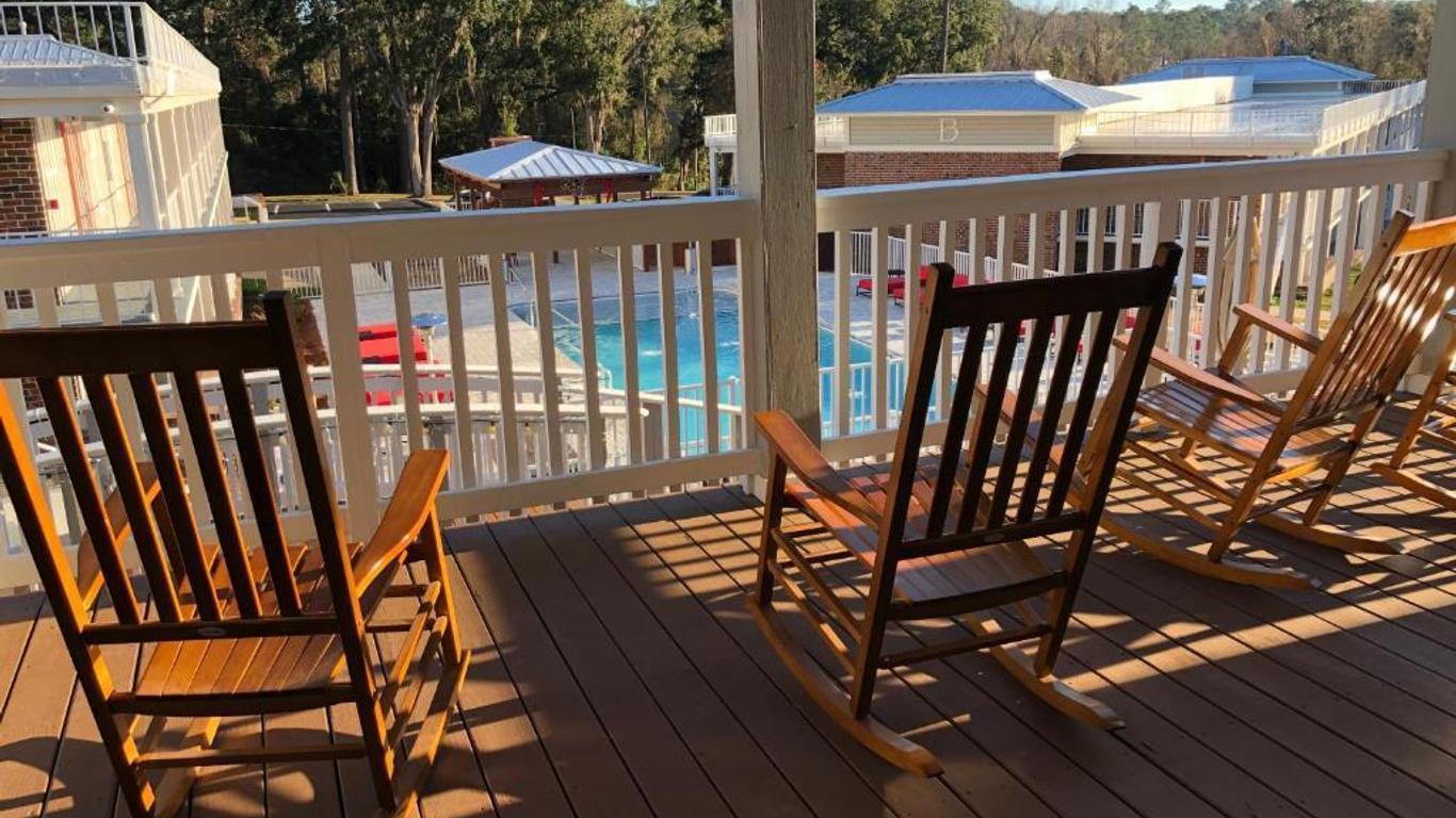 Seven Hills Suites