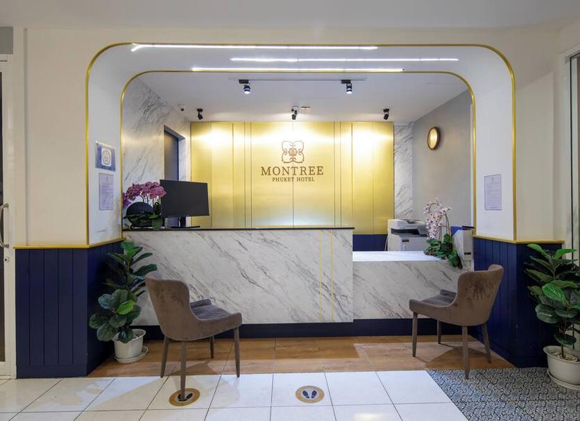 Front desk Photo