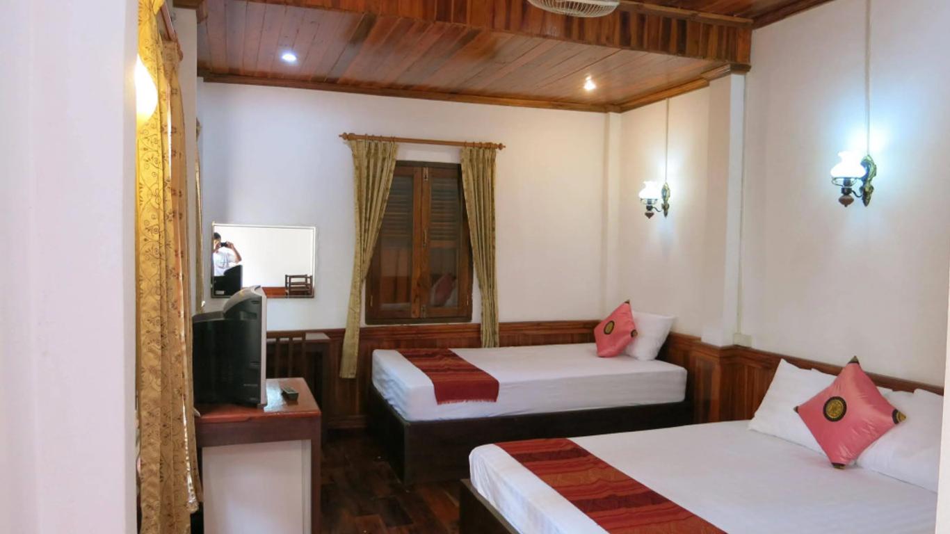 Namkhan Riverside Hotel