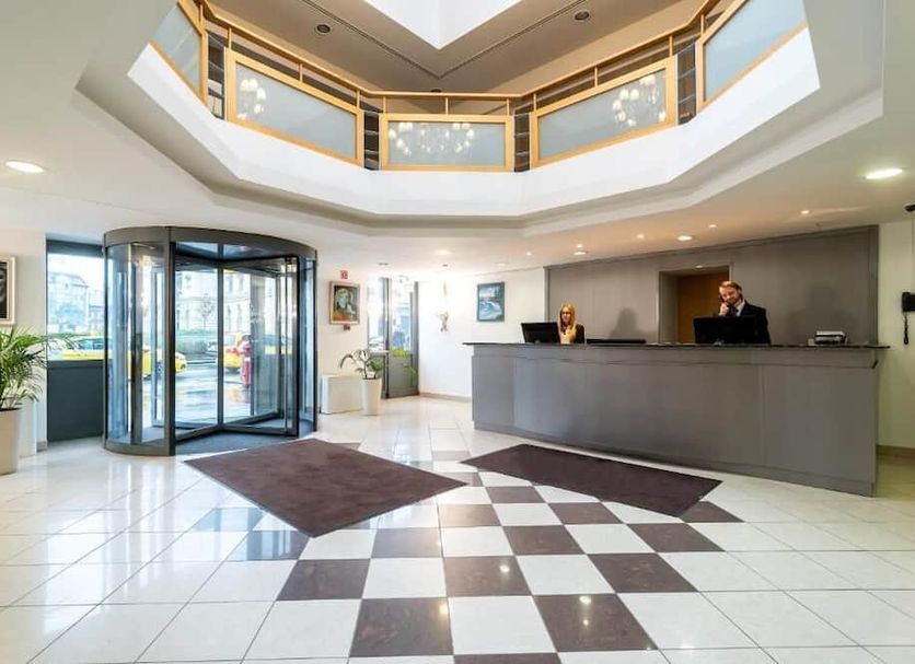 Front desk Photo