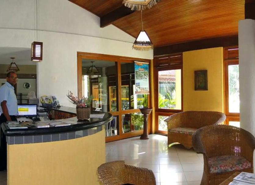 Front desk Photo