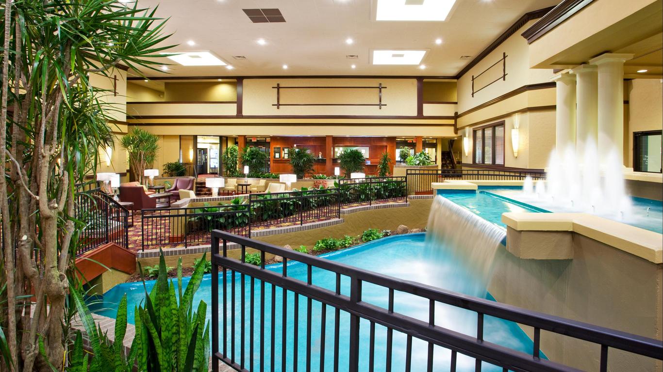 Holiday Inn Hotel & Suites Cincinnati - Eastgate, An IHG Hotel
