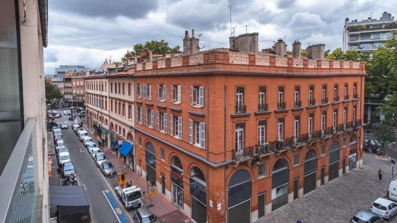 Hotel Ours Blanc - Place Victor Hugo