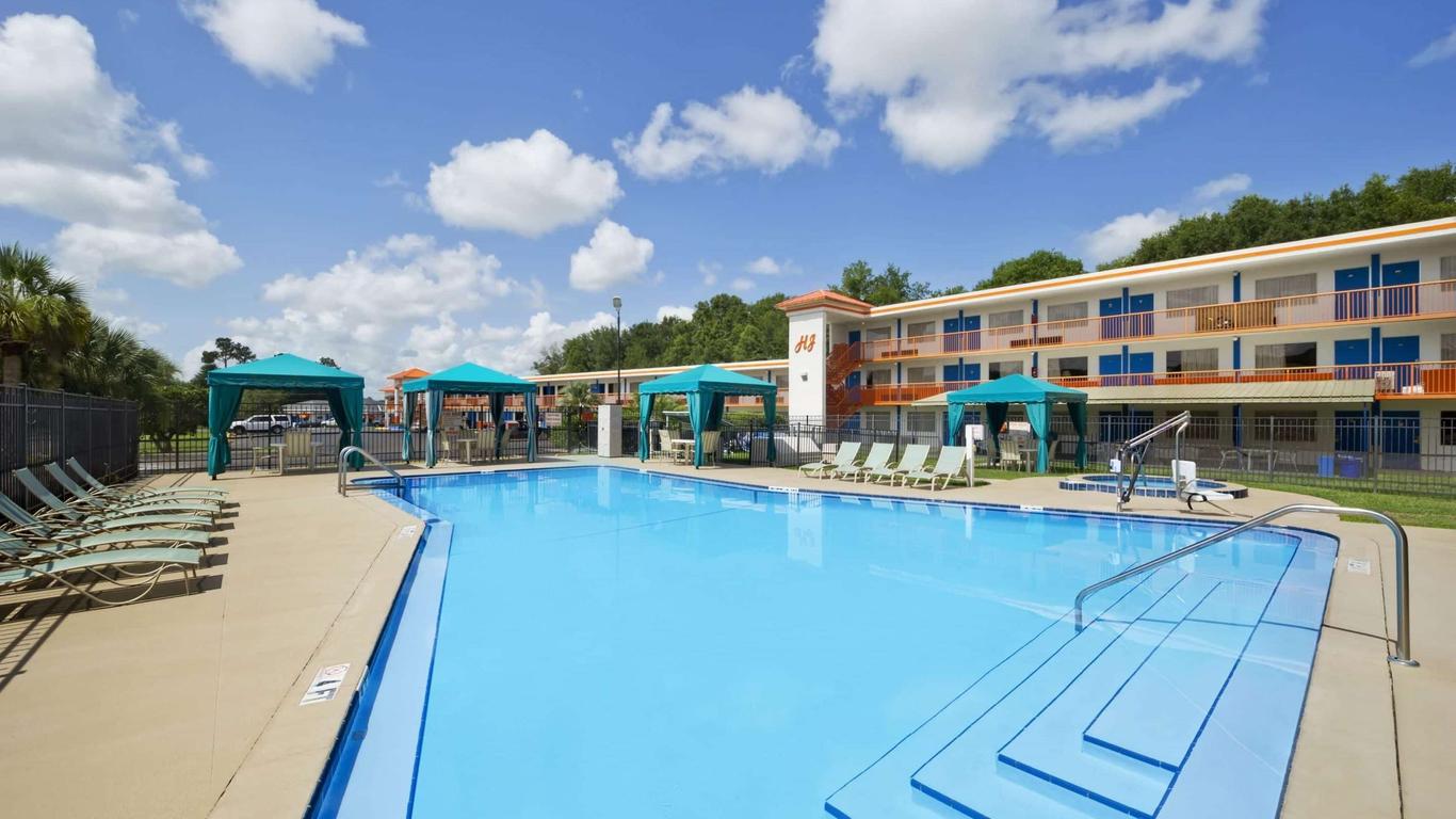 Howard Johnson by Wyndham Ocala FL