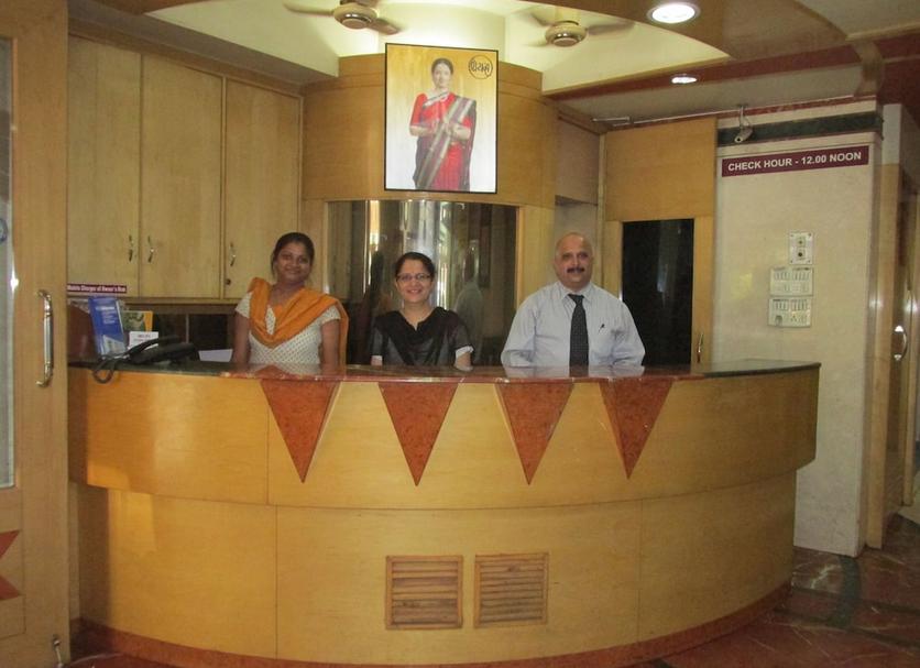 Front desk Photo