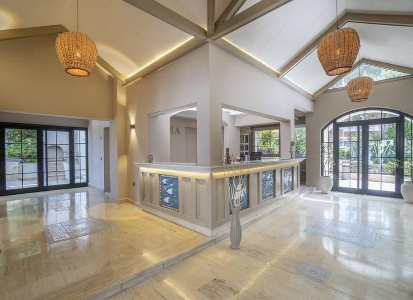 Front desk Photo