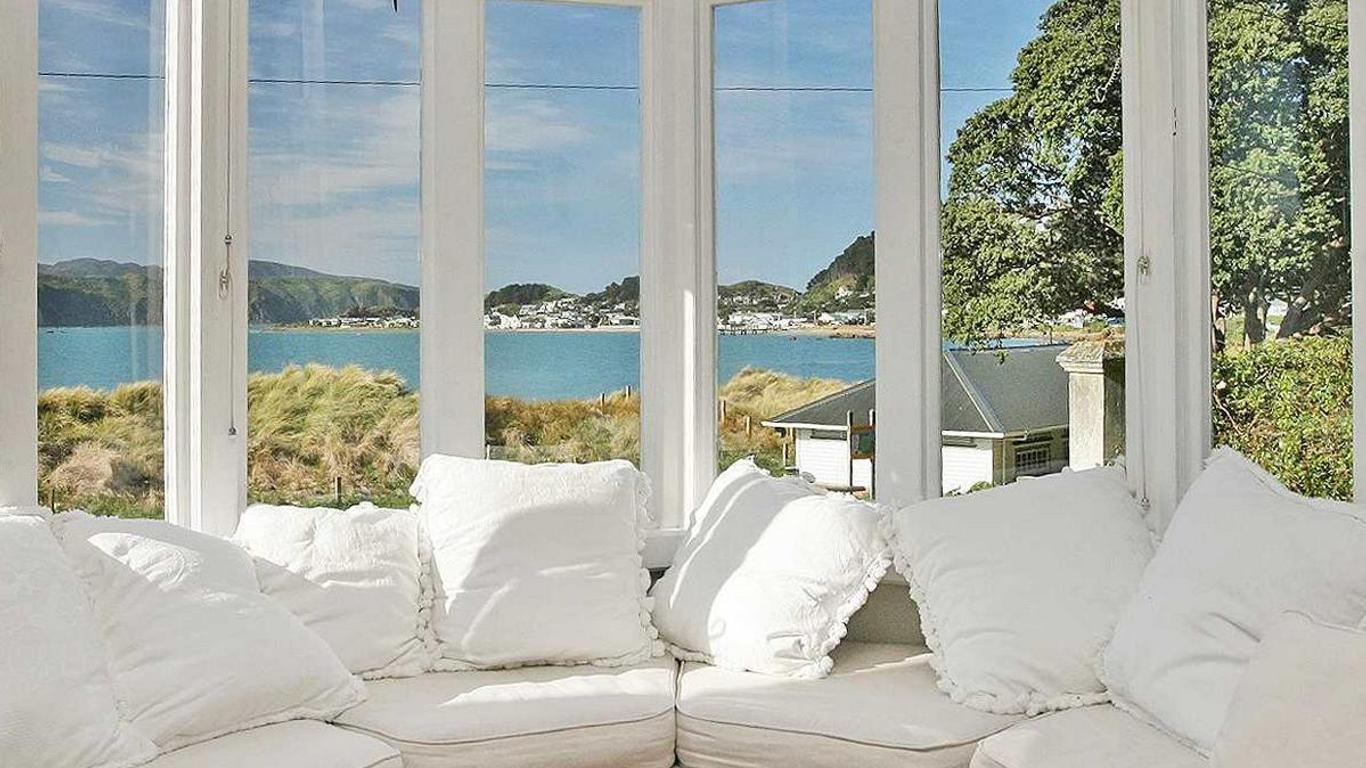 Beachfront Wellington Bed And Breakfast