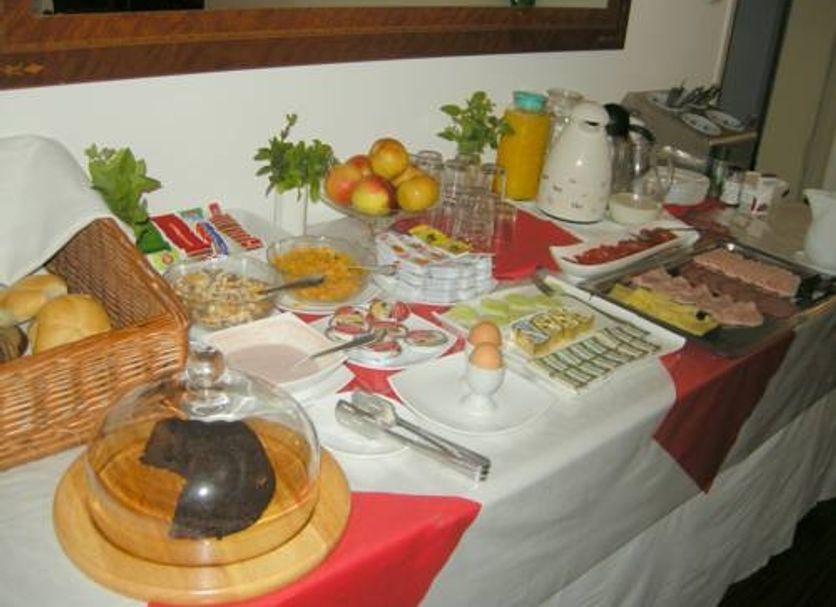 Buffet Photo
