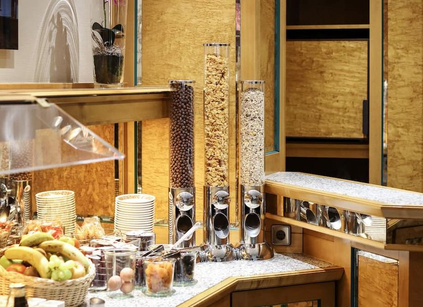 Buffet Photo