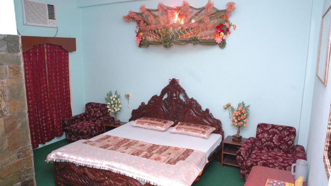 Royal Aashiyana Palace Hotel