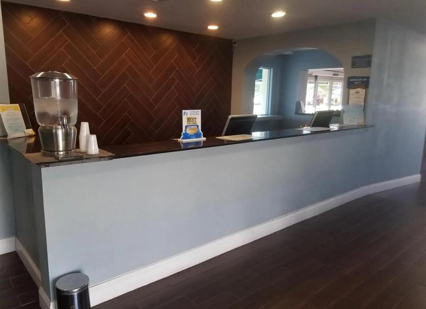 Front desk Photo