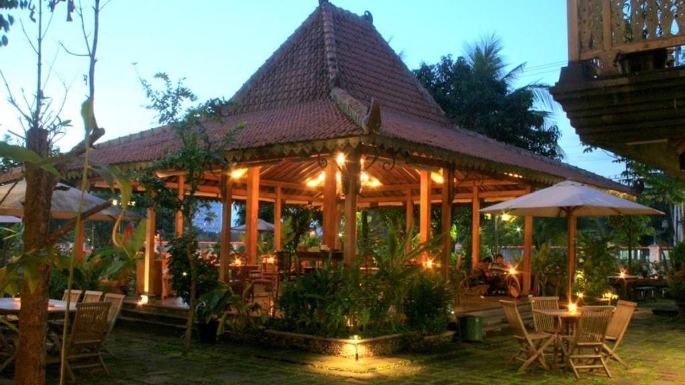 Omah Sinten Heritage Hotel & Resto