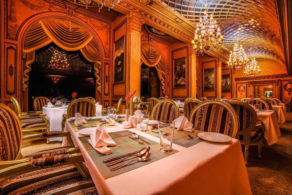Banquet hall