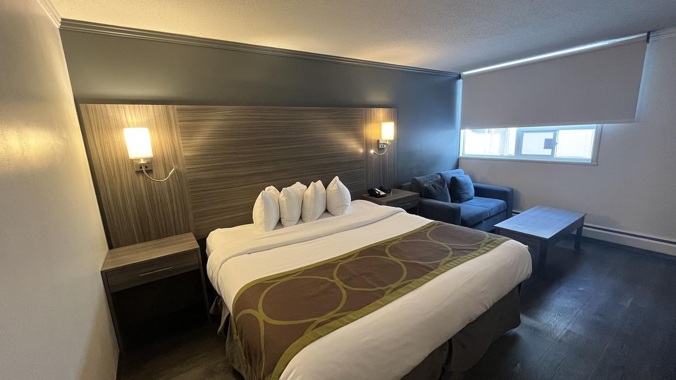 Super 8 by Wyndham Macleod Trail Calgary