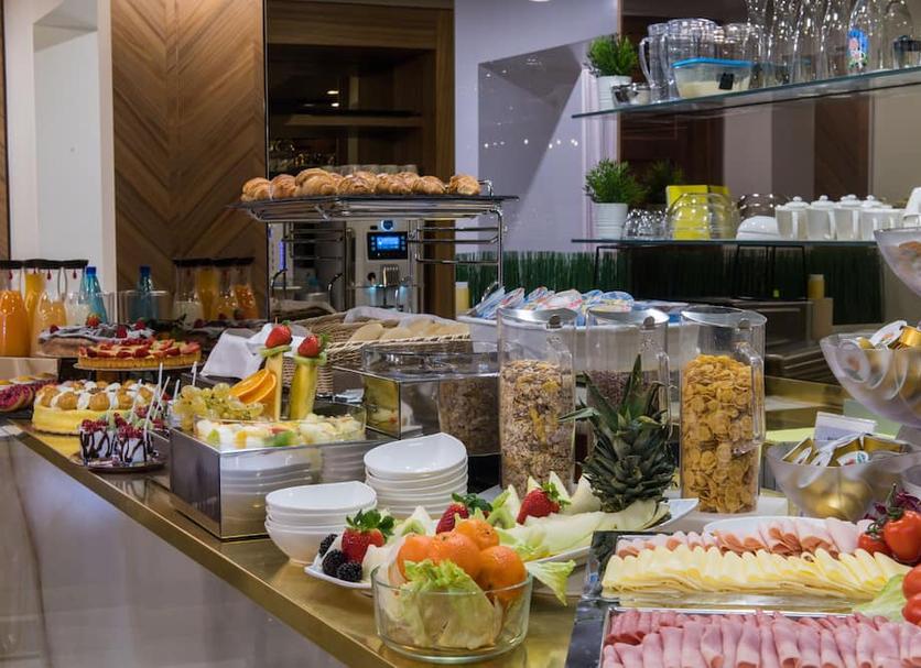 Buffet Photo
