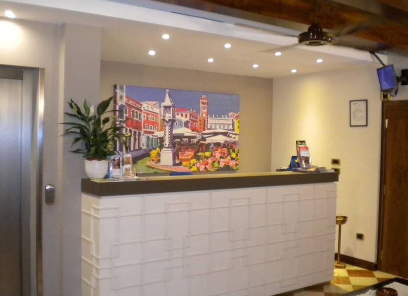 Front desk Photo