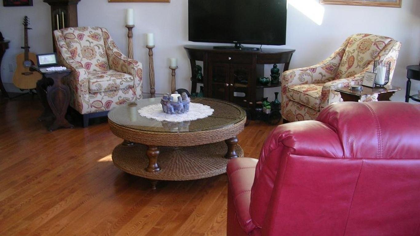 Casa Loma Bnb