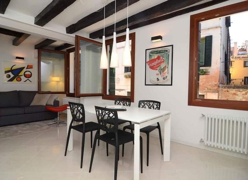 Dining room Photo