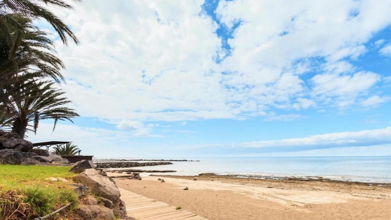 Beachfront Private Apartment in Pueblo Torviscas Sunset Harbour