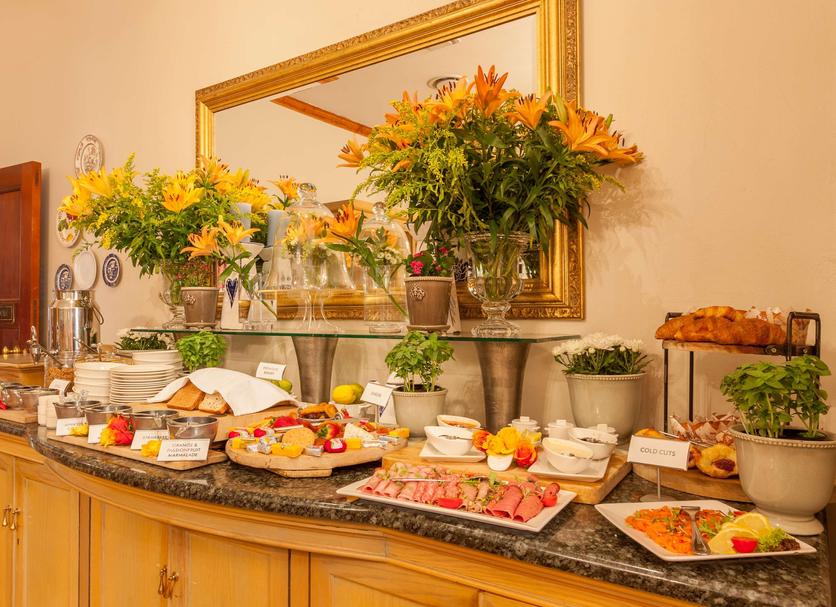 Buffet Photo