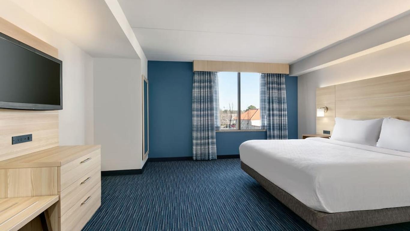 Holiday Inn Express Hotel & Suites Norfolk Airport, An IHG Hotel