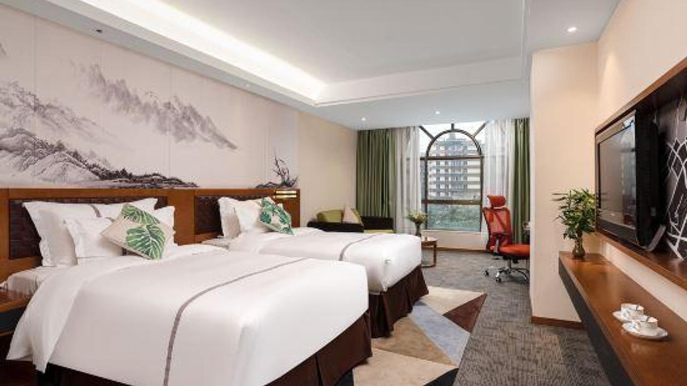 Guiyang Forest Hotel (Provincial Government Qianling Park)