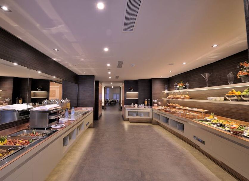 Buffet Photo