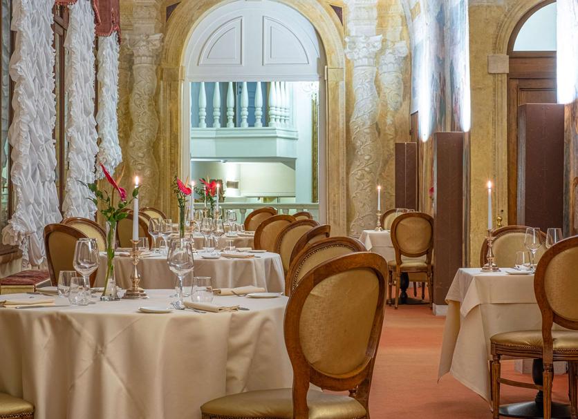 Banquet hall Photo