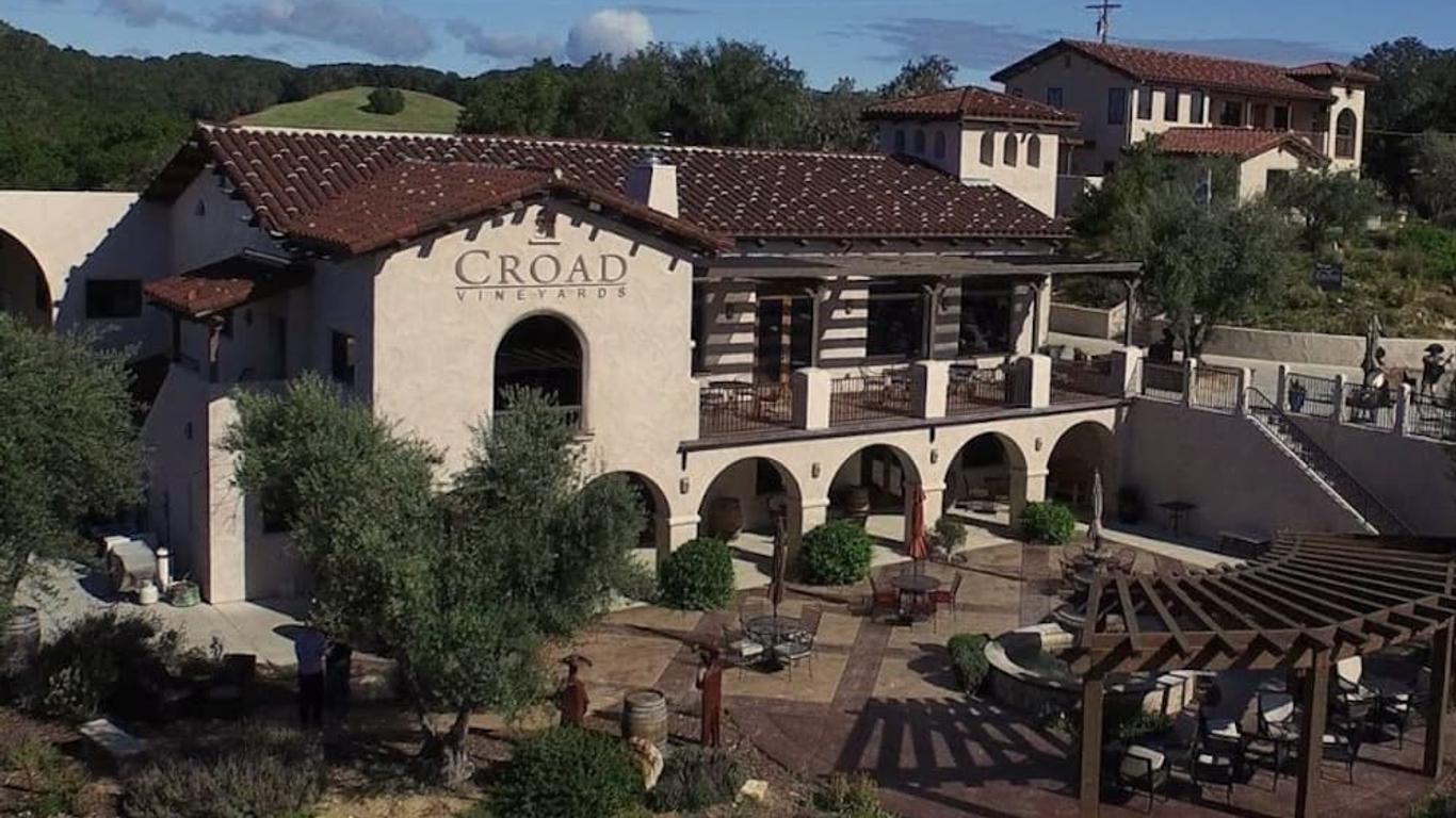 Croad Vineyards - The Inn