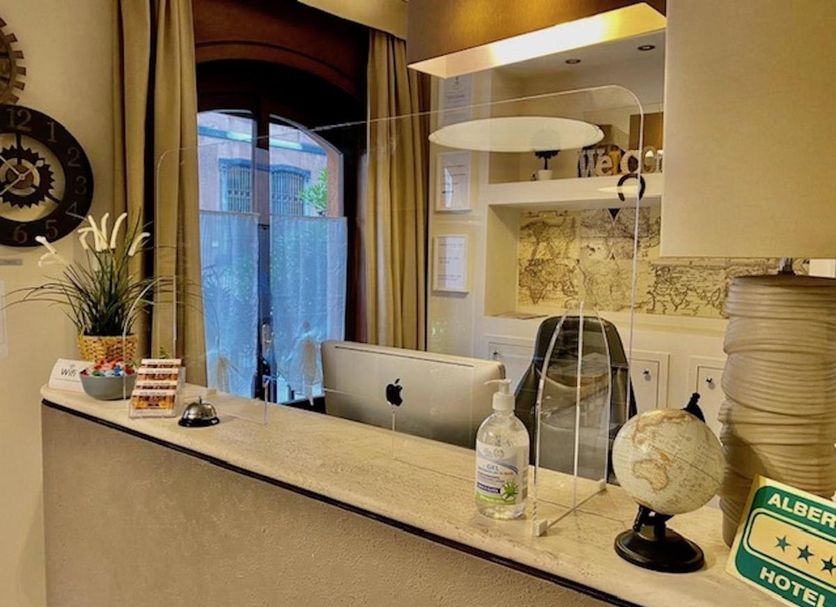 Front desk Photo