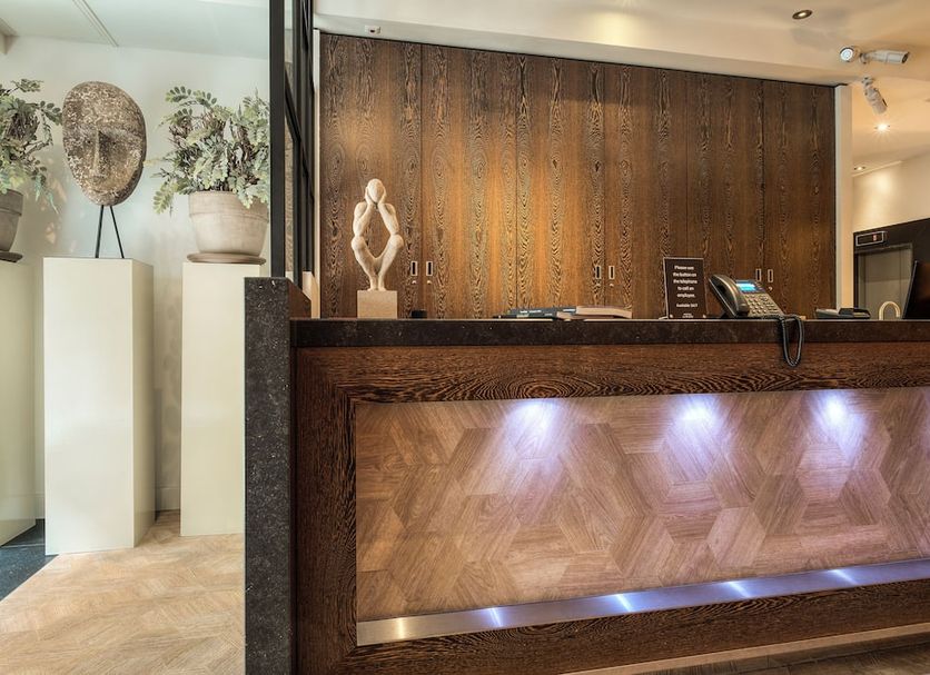 Front desk Photo